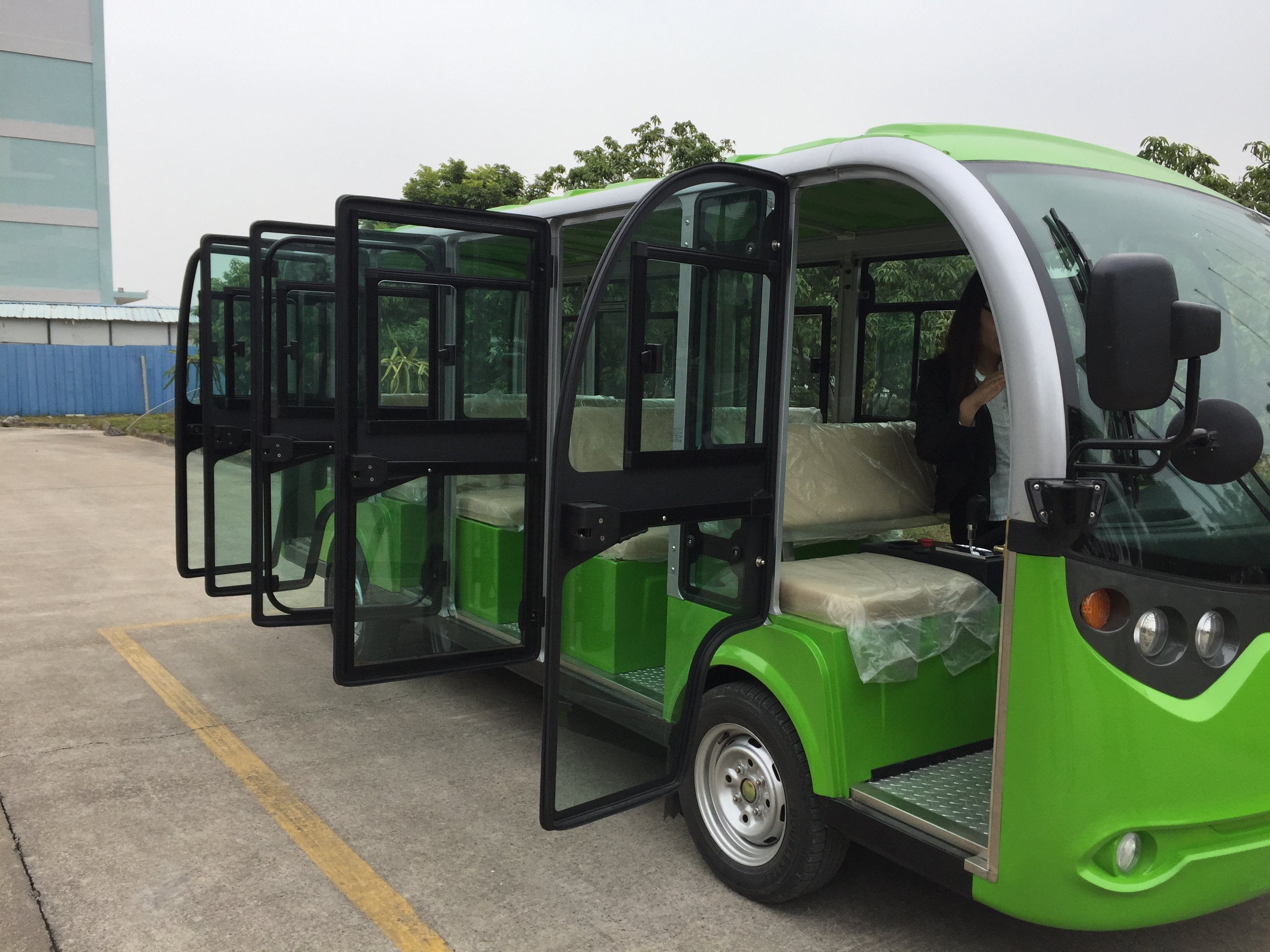 ECAR S-Series 14 Seat People Mover Closed LT-S14.F